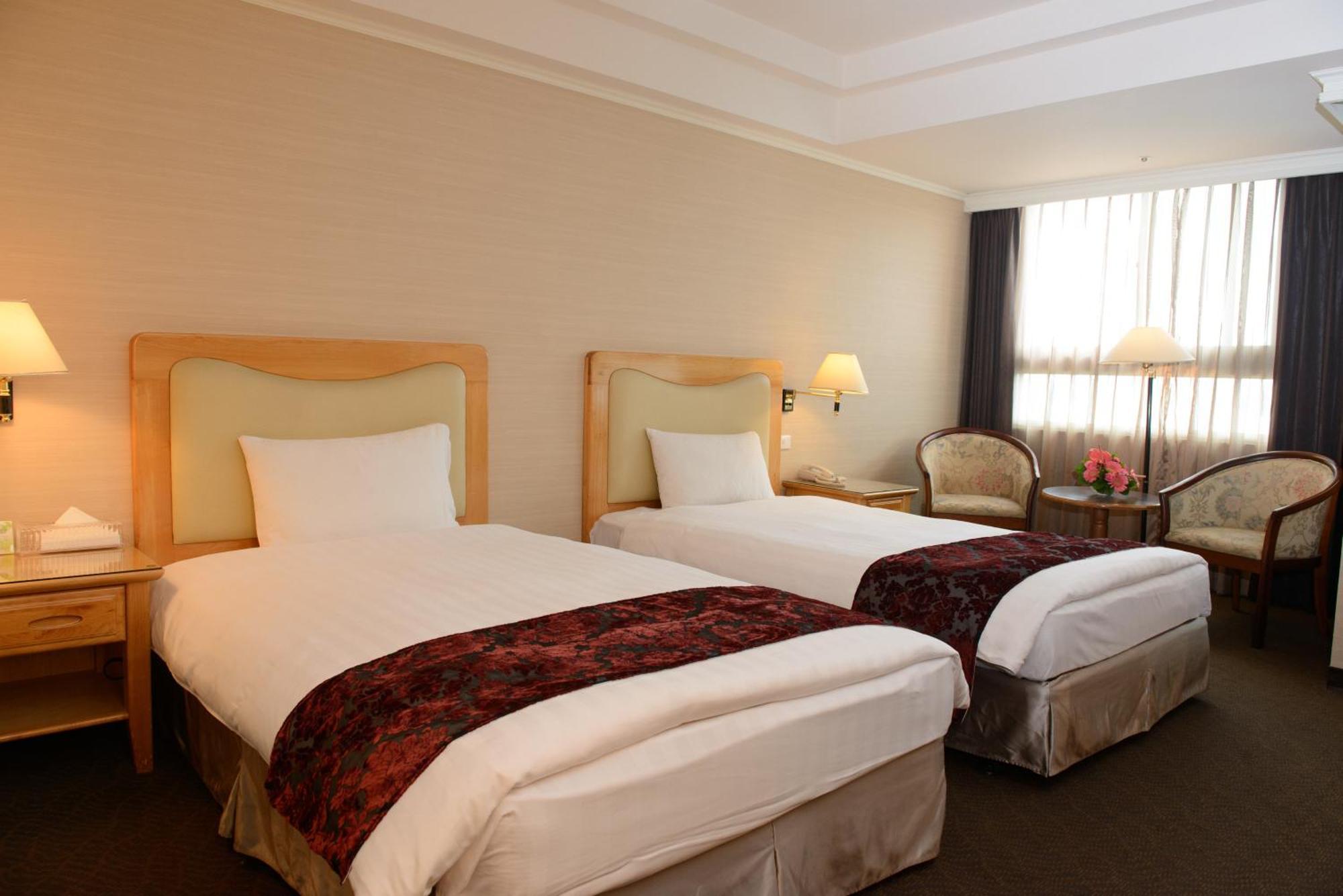 Golden Tulip Zhong Xin Hotel Taichung Room photo